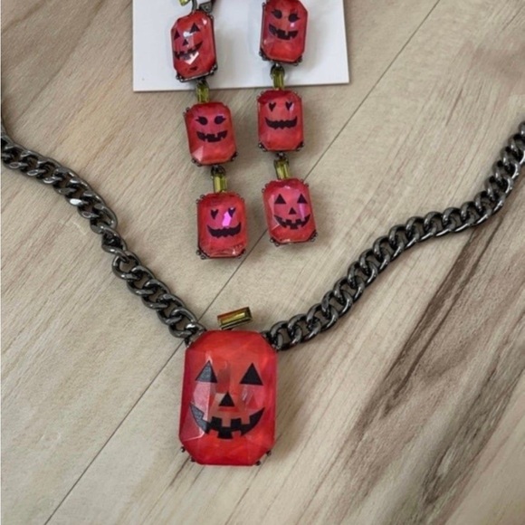 Betsey Johnson Jack-o'-lantern Necklace & match 3 Jack O Lantern Drop Earrings. - Picture 2 of 9